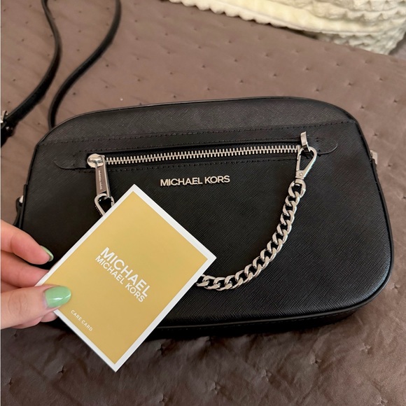 MICHAEL KORS JET SET WITH ZIP POCKET CHAIN - Picture 7 of 7